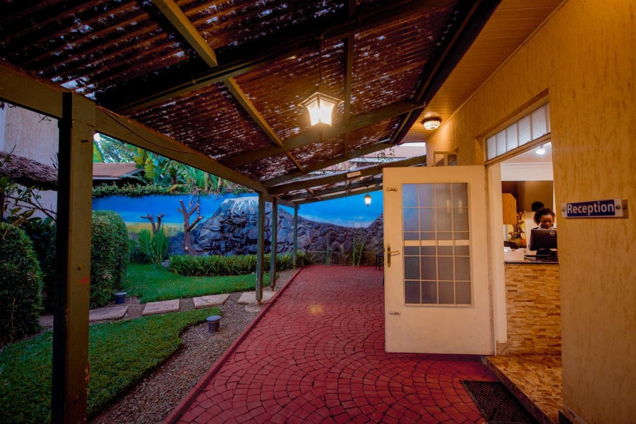 Crest Safari Lodge Bed And Breakfast Аруша Экстерьер фото